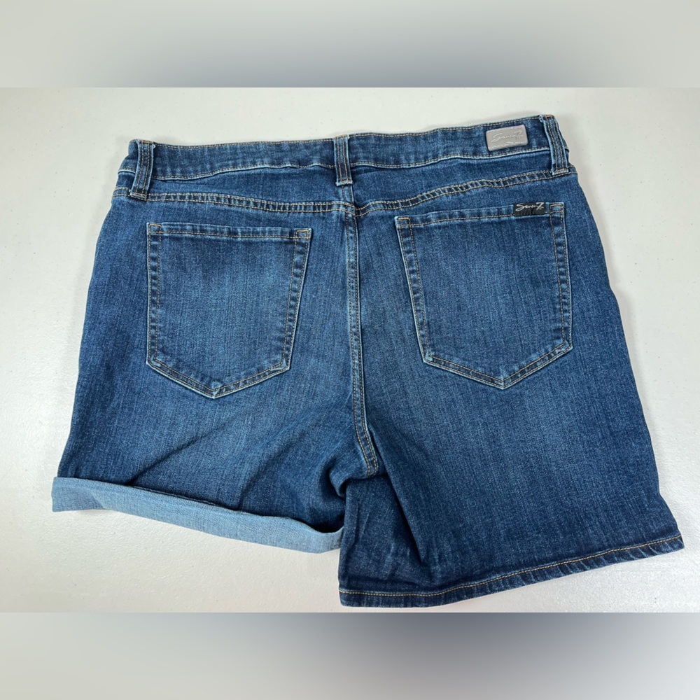 3 pair women’s shorts. All size 12 ,  Bandolino, Banana Republic, Seven 7 - Picture 13 of 14